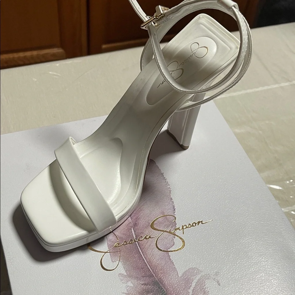 Jessica Simpson White Platform Heels - Picture 3 of 9